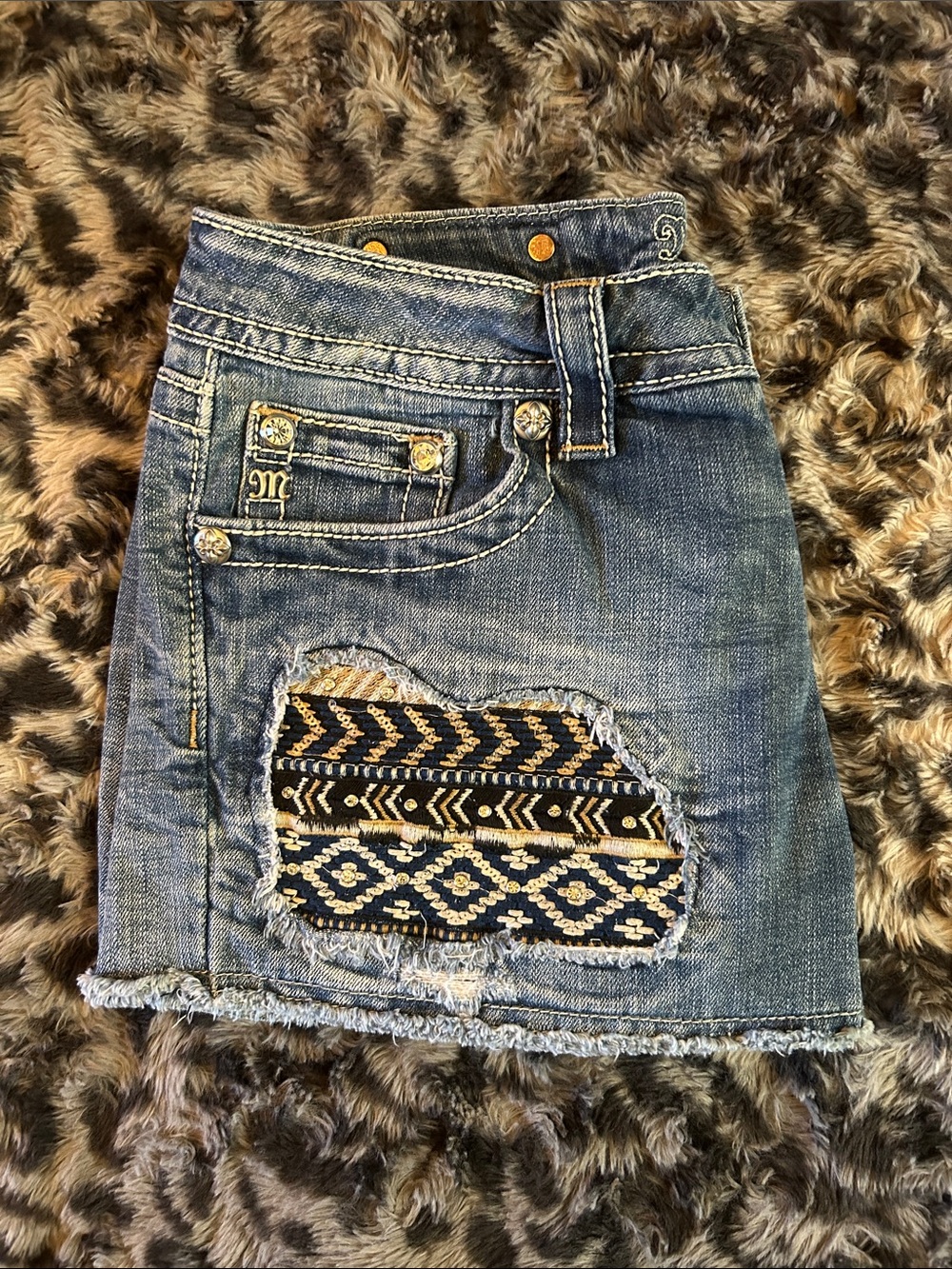 Miss Me 30 NWOT Signature Blue Distressed Denim Shorts